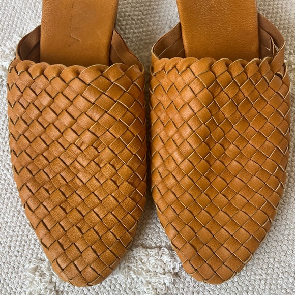 Gillia Leather Woven Clog Slides Size 39 (8.5) - Picture 2 of 4